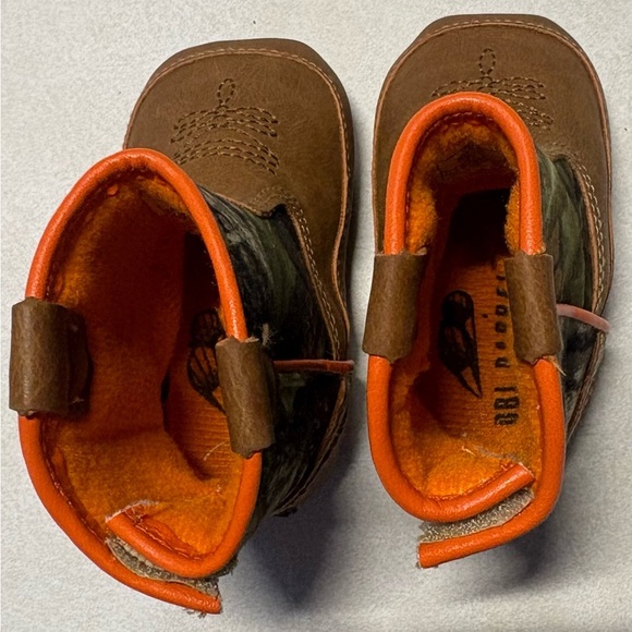 Children's Camouflage Boots with Orange Accents - Picture 3 of 5